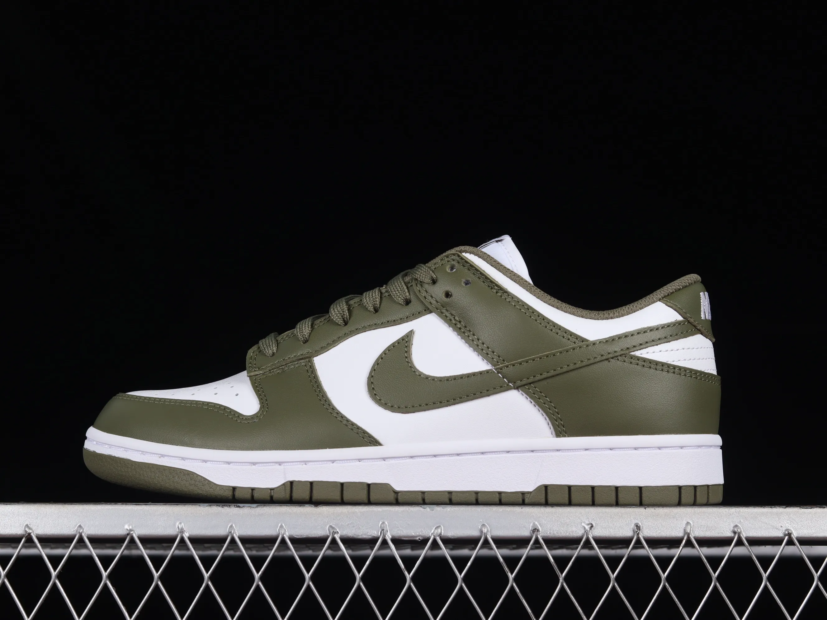 All Categories Nk SB Dunk Series Nk SB Dunk Low Low-top Sneakers Foreign Trade Version Nk Dunk Low Olive Green SB Smashed Backboard Fashion Casual Sneakers DD1503-120